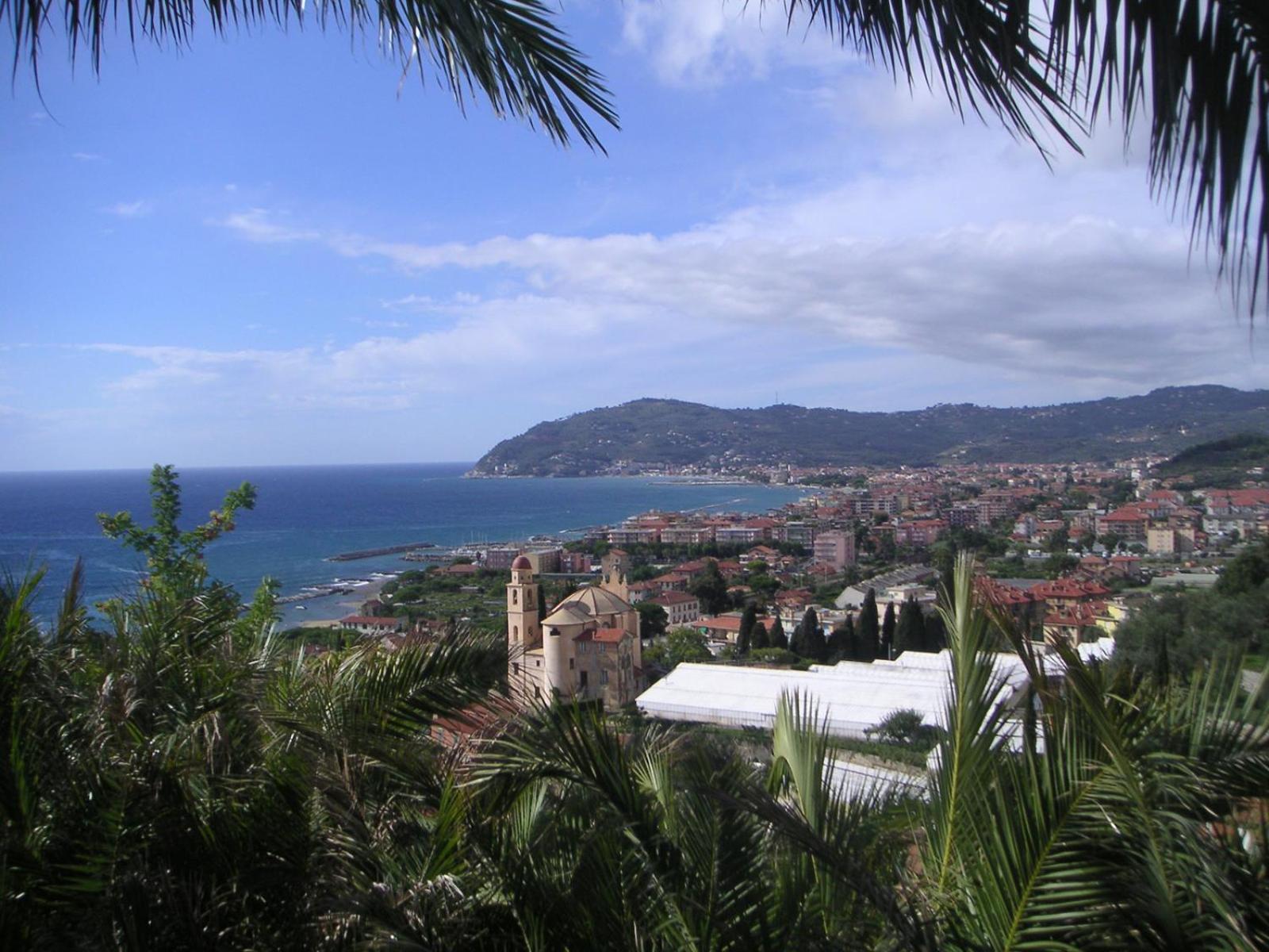 Casa Bisou Italia Wifi Et Parking Free Privato Villa Diano San Pietro Eksteriør bilde